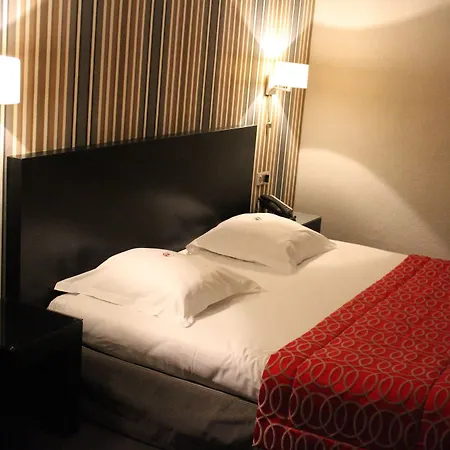 Grand D'orleans מלון 3*