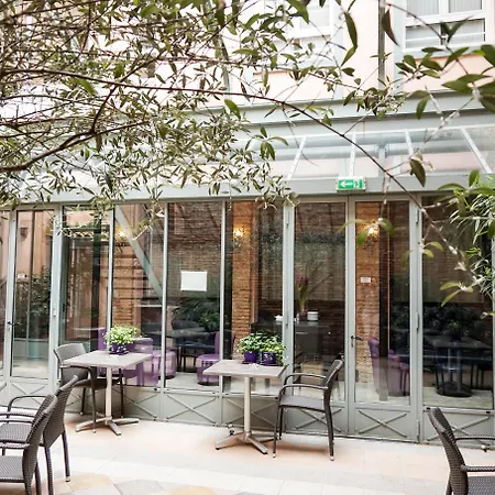 Grand D'orleans מלון